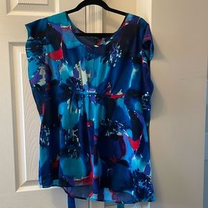 Women’s Large Daisy Fuentes sleeveless top.